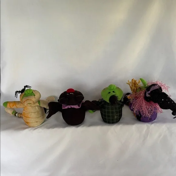 HALLOWEEN VINTAGE VERY CUTE SITTING FIGURINES DOLLS DECORATION Shelf Sitters - Picture 9 of 14